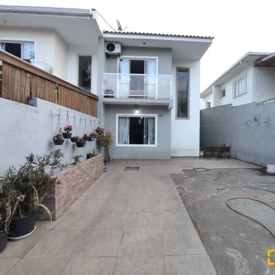 Casa Residencial com 70m², 2 quartos, 2 garagens, no bairro Potecas em São José