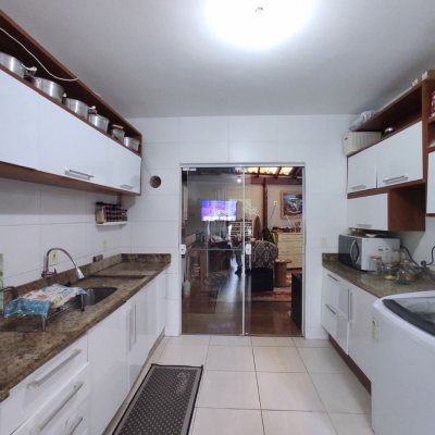 Casa Residencial com 70m², 2 quartos, 2 garagens, no bairro Potecas em São José