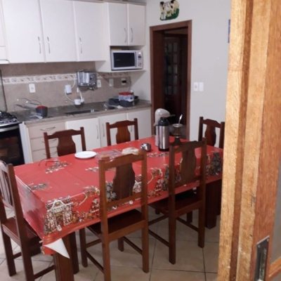 Casa Residencial com 430m², 4 quartos, 1 suíte, 4 garagens, no bairro Lagoa Da Conceição em Florianópolis