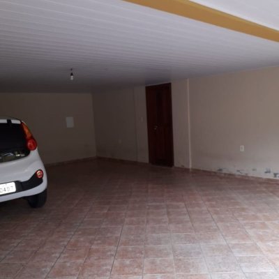 Casa Residencial com 430m², 4 quartos, 1 suíte, 4 garagens, no bairro Lagoa Da Conceição em Florianópolis