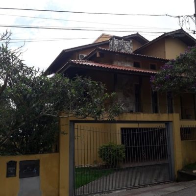 Casa Residencial com 430m², 4 quartos, 1 suíte, 4 garagens, no bairro Lagoa Da Conceição em Florianópolis