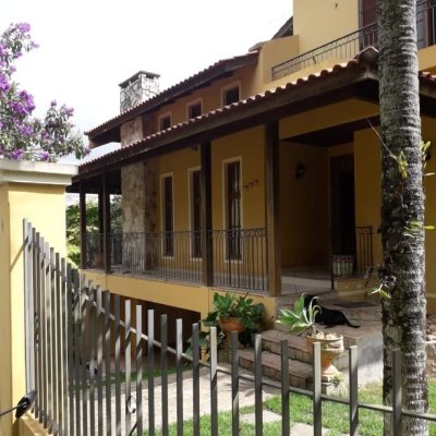 Casa Residencial com 430m², 4 quartos, 1 suíte, 4 garagens, no bairro Lagoa Da Conceição em Florianópolis