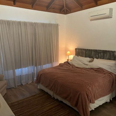 Casa Residencial com 250m², 3 quartos, 1 suíte, 2 garagens, no bairro Santo Antônio De Lisboa em Florianópolis