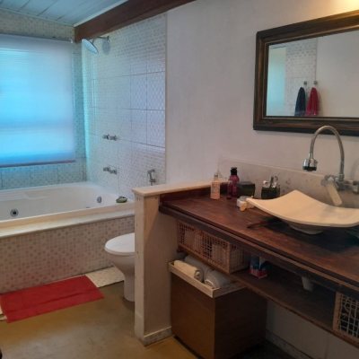 Casa em Condomínio com 267m², 5 quartos, 4 suítes, no bairro Cachoeira Do Bom Jesus em Florianópolis