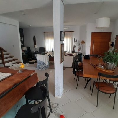 Casa em Condomínio com 267m², 5 quartos, 4 suítes, no bairro Cachoeira Do Bom Jesus em Florianópolis