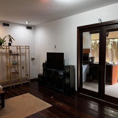 Casa Residencial com 327m², 6 quartos, 1 suíte, 3 garagens, no bairro Trindade em Florianópolis