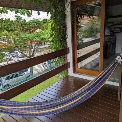 Casa Residencial com 327m², 6 quartos, 1 suíte, 3 garagens, no bairro Trindade em Florianópolis