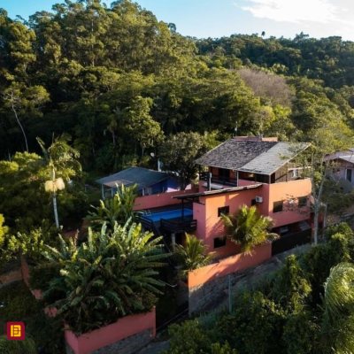 Casa Residencial com 290m², 3 quartos, 3 suítes, 5 garagens, no bairro Ratones em Florianópolis