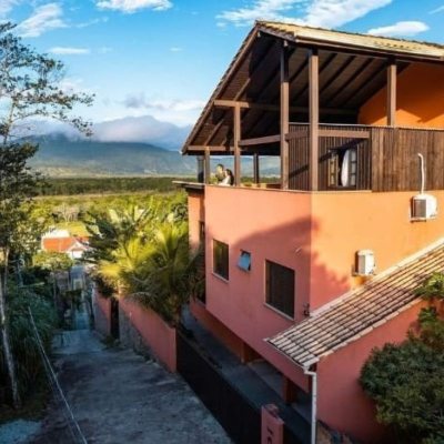 Casa Residencial com 290m², 3 quartos, 3 suítes, 5 garagens, no bairro Ratones em Florianópolis