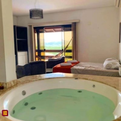 Casa Residencial com 290m², 3 quartos, 3 suítes, 5 garagens, no bairro Ratones em Florianópolis