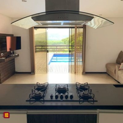 Casa Residencial com 290m², 3 quartos, 3 suítes, 5 garagens, no bairro Ratones em Florianópolis