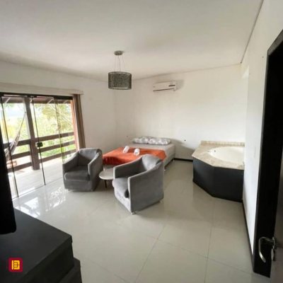 Casa Residencial com 290m², 3 quartos, 3 suítes, 5 garagens, no bairro Ratones em Florianópolis