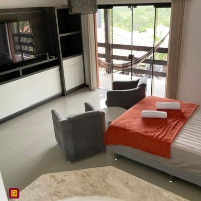 Casa Residencial com 290m², 3 quartos, 3 suítes, 5 garagens, no bairro Ratones em Florianópolis