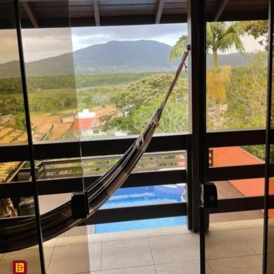 Casa Residencial com 290m², 3 quartos, 3 suítes, 5 garagens, no bairro Ratones em Florianópolis