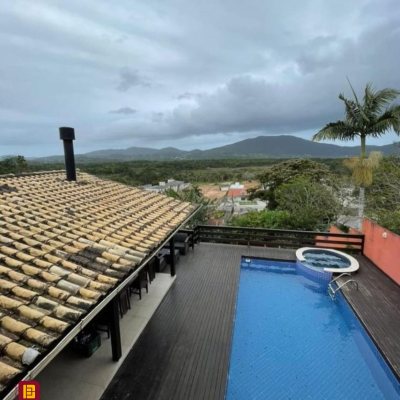 Casa Residencial com 290m², 3 quartos, 3 suítes, 5 garagens, no bairro Ratones em Florianópolis
