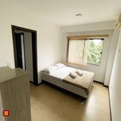 Casa Residencial com 290m², 3 quartos, 3 suítes, 5 garagens, no bairro Ratones em Florianópolis