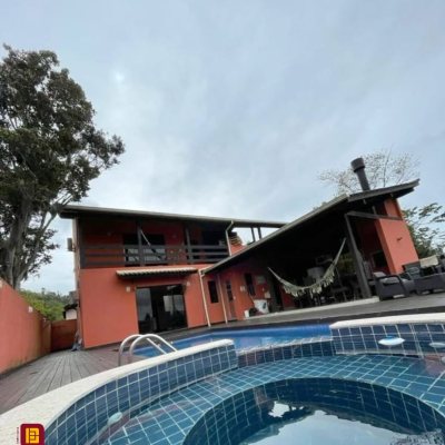 Casa Residencial com 290m², 3 quartos, 3 suítes, 5 garagens, no bairro Ratones em Florianópolis