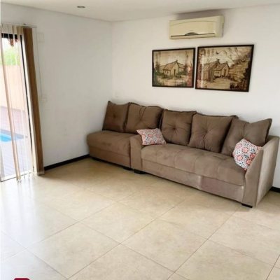 Casa Residencial com 290m², 3 quartos, 3 suítes, 5 garagens, no bairro Ratones em Florianópolis