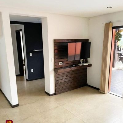 Casa Residencial com 290m², 3 quartos, 3 suítes, 5 garagens, no bairro Ratones em Florianópolis