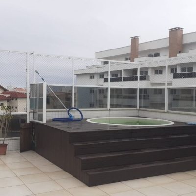 Cobertura com 252m², 4 quartos, 2 suítes, 2 garagens, no bairro Ingleses do Rio Vermelho em Florianópolis