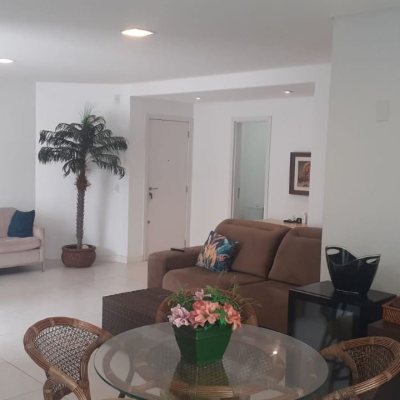 Cobertura com 252m², 4 quartos, 2 suítes, 2 garagens, no bairro Ingleses do Rio Vermelho em Florianópolis