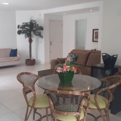 Cobertura com 252m², 4 quartos, 2 suítes, 2 garagens, no bairro Ingleses do Rio Vermelho em Florianópolis