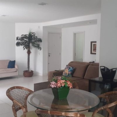 Cobertura com 252m², 4 quartos, 2 suítes, 2 garagens, no bairro Ingleses do Rio Vermelho em Florianópolis