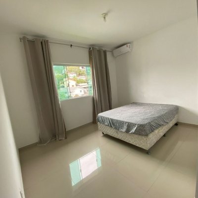 Casa Residencial com 162m², 2 quartos, 2 suítes, 6 garagens, no bairro Cachoeira Do Bom Jesus em Florianópolis