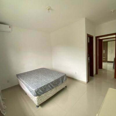 Casa Residencial com 162m², 2 quartos, 2 suítes, 6 garagens, no bairro Cachoeira Do Bom Jesus em Florianópolis