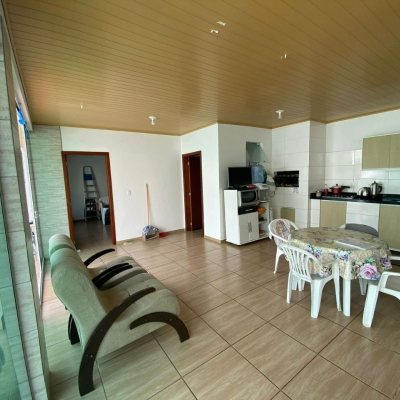 Casa Residencial com 162m², 2 quartos, 2 suítes, 6 garagens, no bairro Cachoeira Do Bom Jesus em Florianópolis