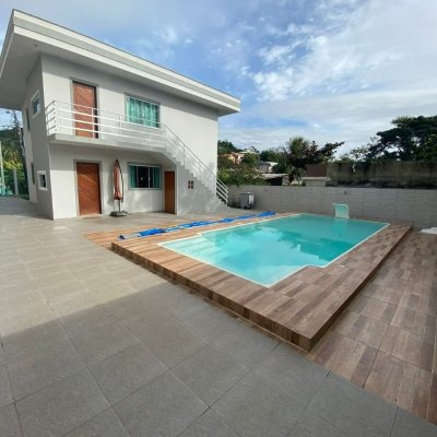 Casa Residencial com 162m², 2 quartos, 2 suítes, 6 garagens, no bairro Cachoeira Do Bom Jesus em Florianópolis