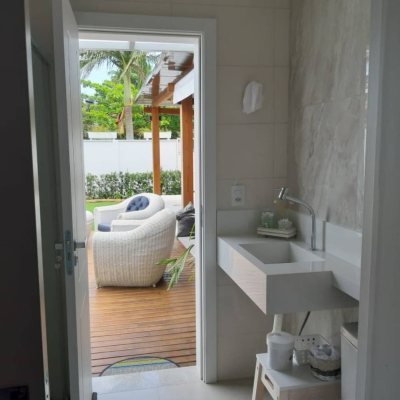 Casa Residencial com 190m², 3 quartos, 2 suítes, 3 garagens, no bairro Daniela em Florianópolis