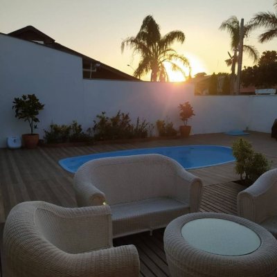 Casa Residencial com 190m², 3 quartos, 2 suítes, 3 garagens, no bairro Daniela em Florianópolis