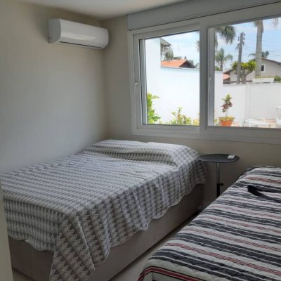 Casa Residencial com 190m², 3 quartos, 2 suítes, 3 garagens, no bairro Daniela em Florianópolis
