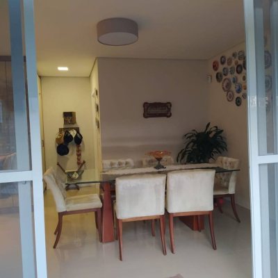 Casa Residencial com 190m², 3 quartos, 2 suítes, 3 garagens, no bairro Daniela em Florianópolis