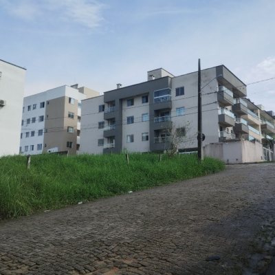 Terrenos Residenciais com 450m², no bairro Serraria em São José