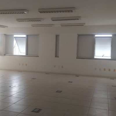 Sala com 76m², 1 garagem, no bairro Centro em Florianópolis