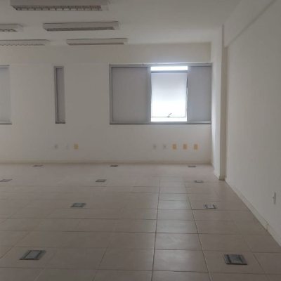 Sala com 76m², 1 garagem, no bairro Centro em Florianópolis