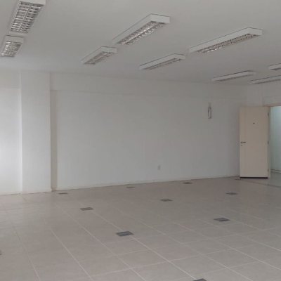 Sala com 76m², 1 garagem, no bairro Centro em Florianópolis