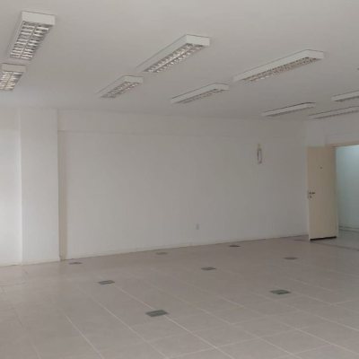 Sala com 76m², 1 garagem, no bairro Centro em Florianópolis