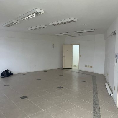 Sala com 76m², 1 garagem, no bairro Centro em Florianópolis
