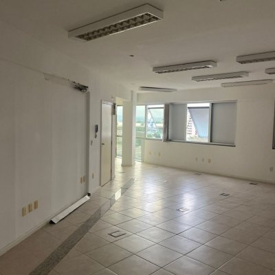 Sala com 76m², 1 garagem, no bairro Centro em Florianópolis