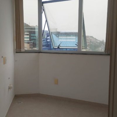 Sala com 76m², 1 garagem, no bairro Centro em Florianópolis