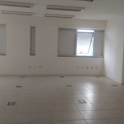 Sala com 76m², 1 garagem, no bairro Centro em Florianópolis