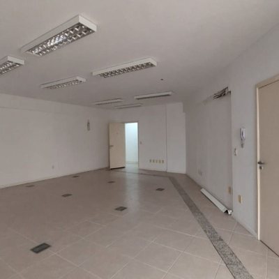 Sala com 76m², 1 garagem, no bairro Centro em Florianópolis