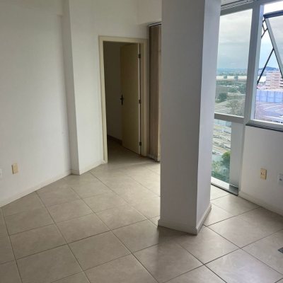 Sala com 76m², 1 garagem, no bairro Centro em Florianópolis