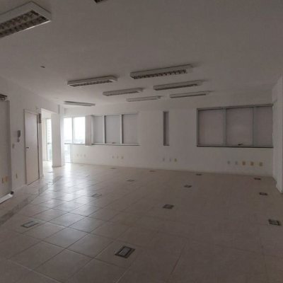 Sala com 76m², 1 garagem, no bairro Centro em Florianópolis