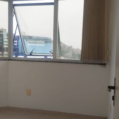 Sala com 76m², 1 garagem, no bairro Centro em Florianópolis