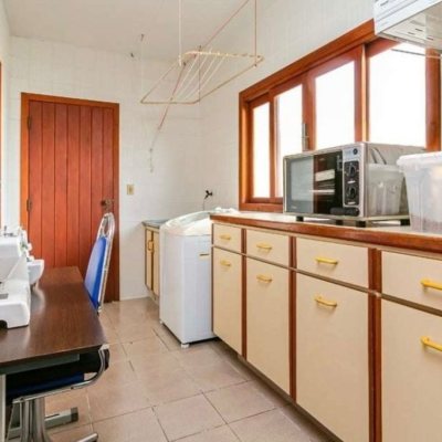 Casa Residencial com 260m², 4 quartos, 2 suítes, 2 garagens, no bairro Itaguaçu em Florianópolis