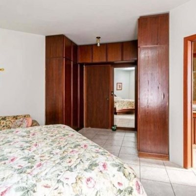 Casa Residencial com 260m², 4 quartos, 2 suítes, 2 garagens, no bairro Itaguaçu em Florianópolis